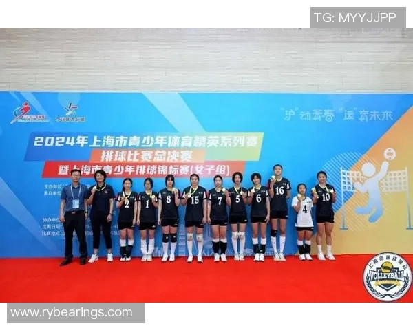 深入探讨上海排球队战术特点与对手策略的全面对比分析 深入探讨上海排球队战术特点与对手策略的全面对比分析